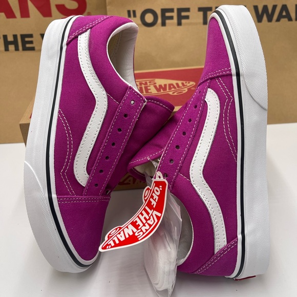 Vans WMNS Old Skool
Fuchsia Red/True White Sneakers 
VN0A5KRF8ZV - Picture 9 of 16